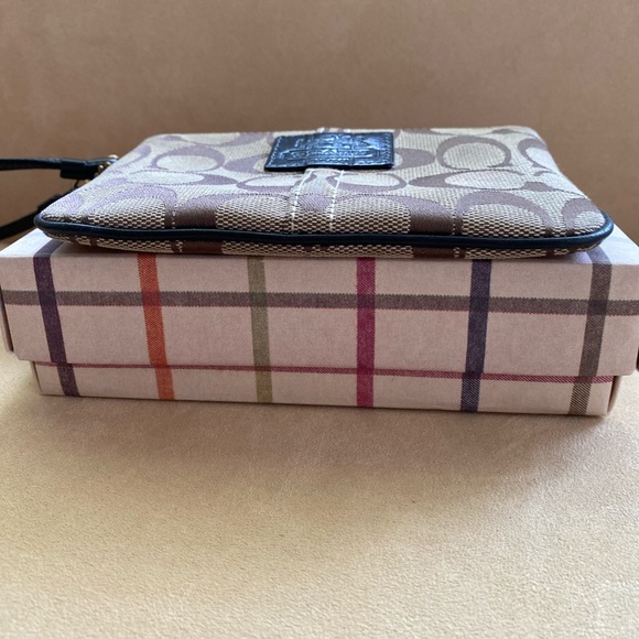 Coach Signature WRISTLET ONLY - Picture 5 of 5